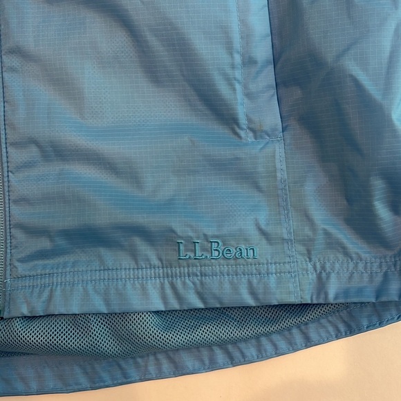 L.L. Bean Hooded Rain Jacket Light Blue large Reg - Picture 2 of 8
